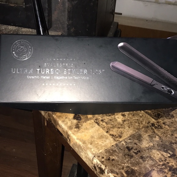 Evaletric hair straightener