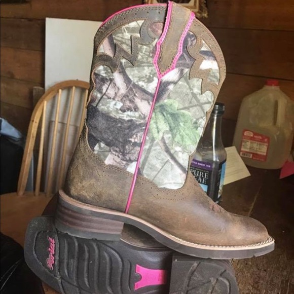 Ariat Cowgirl boots - Picture 1 of 1
