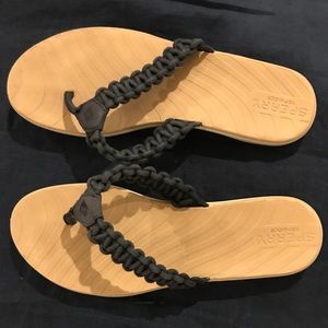Sperry navy flip flops