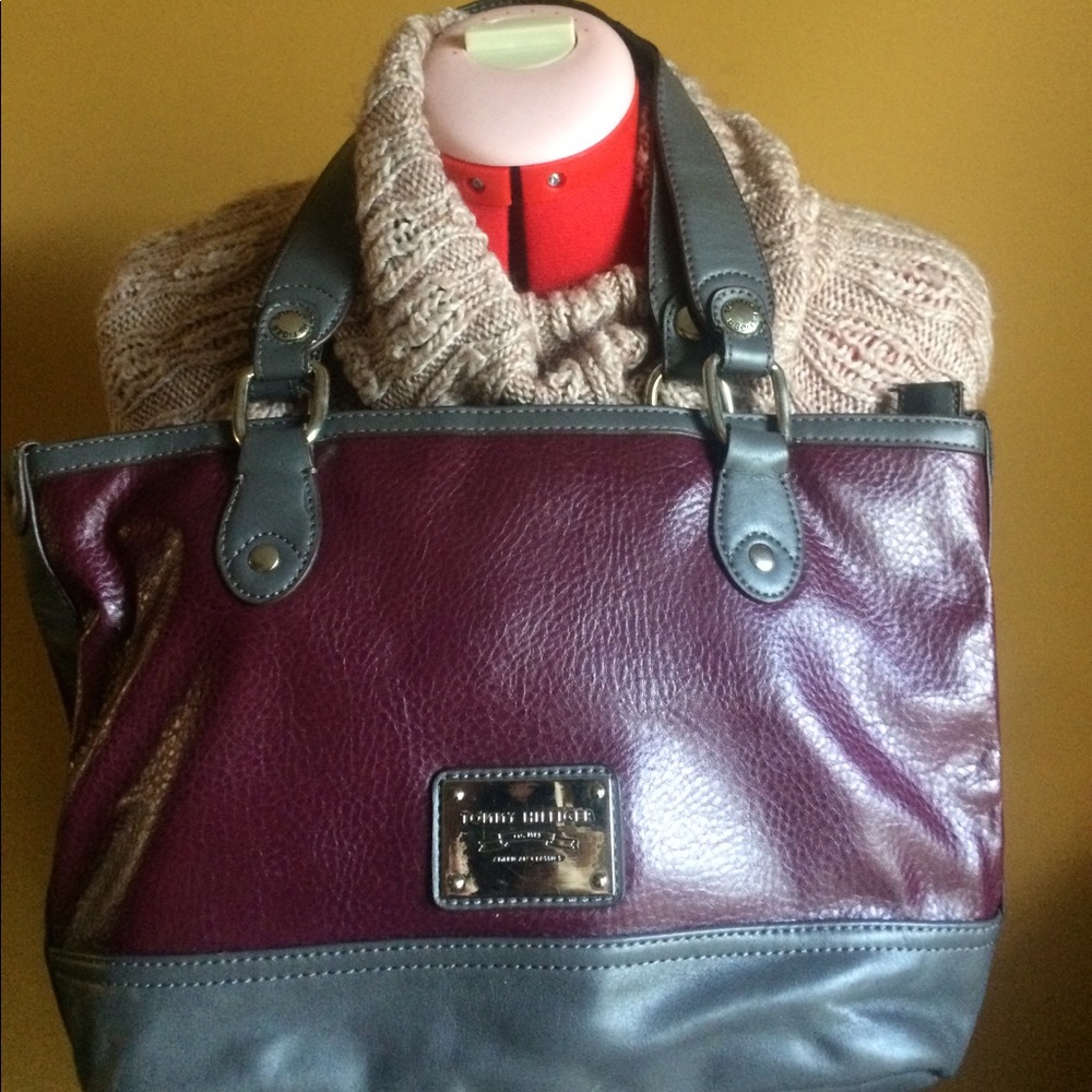 Beautiful Tommy Hilfiger Leather Shoulder Tote