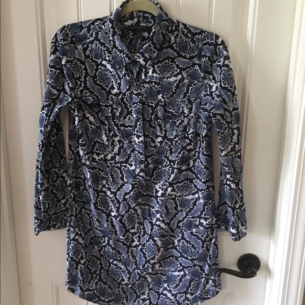 Banana republic button down tunic fun print!