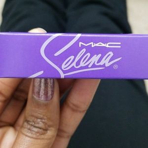 LIMITED EDITION SELENA