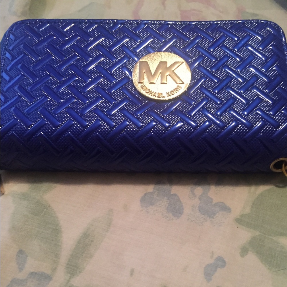 A nice wallet hold money credit card and ID , etc