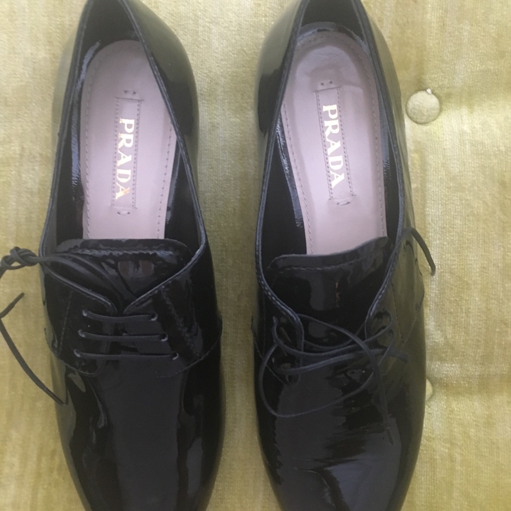Prada- patent leather lace-up oxford
