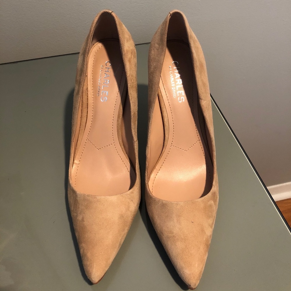 Nude Charles David pumps 7.5