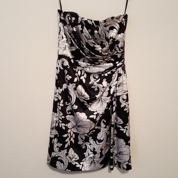 Dress - Picture 1 of 5