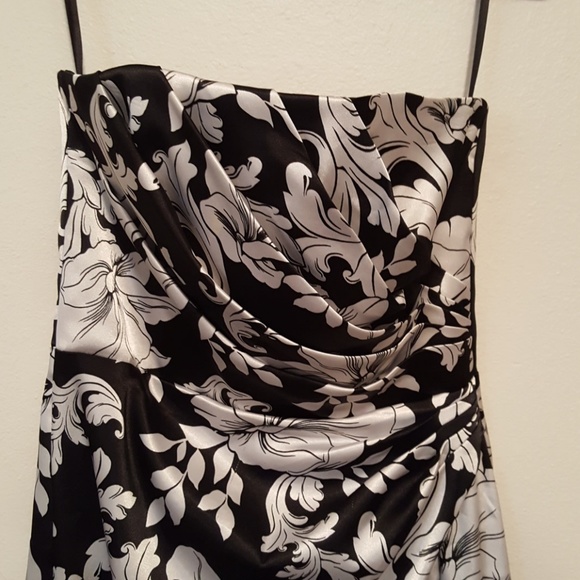 Dress - Picture 3 of 5