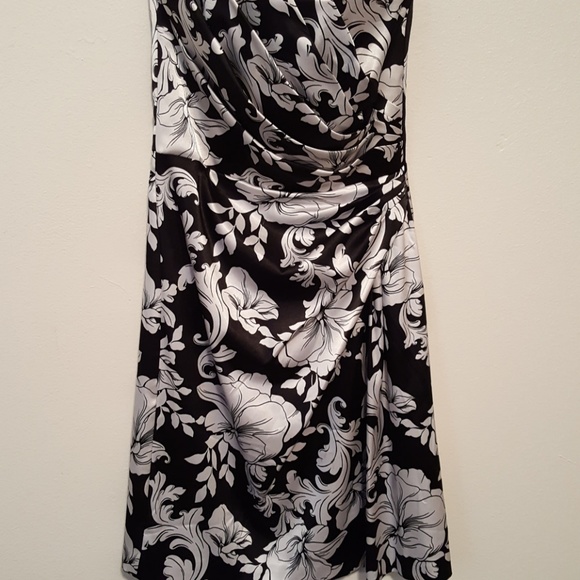 Dress - Picture 4 of 5