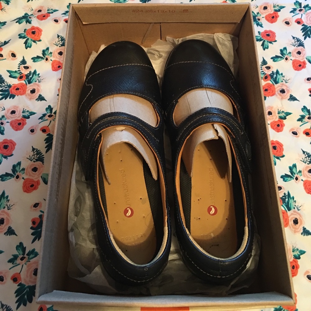 Clark’s “Un Helma” Black Leather Shoes