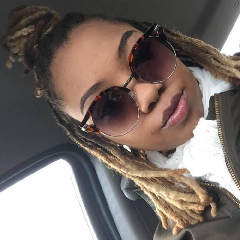 Meet your Posher, Simone