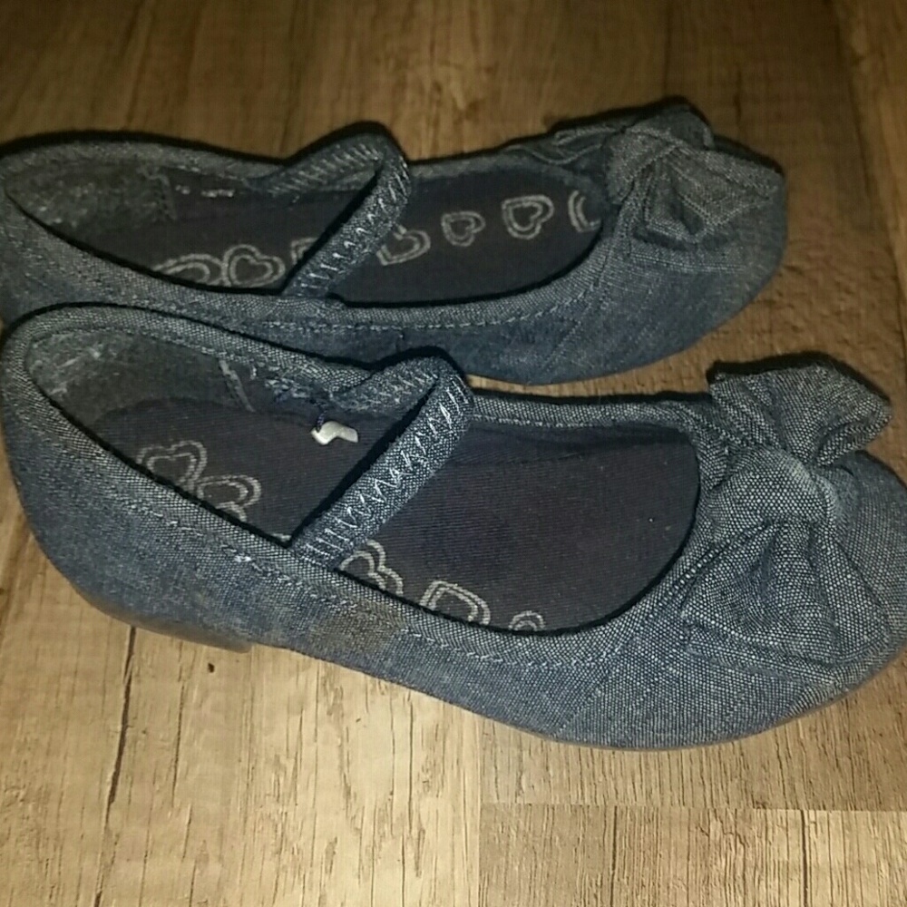 Girl's shoes