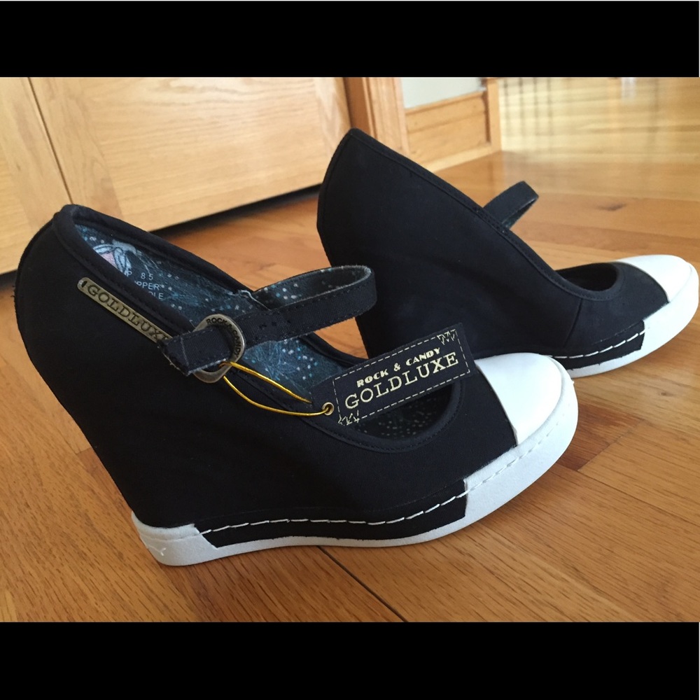 NWT  Rock & Candy Gold Luxe Shoes