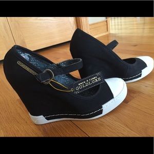 NWT  Rock & Candy Gold Luxe Shoes