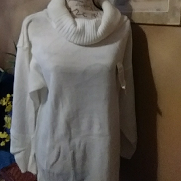 Sweater - Picture 2 of 4