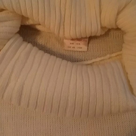 Sweater - Picture 4 of 4