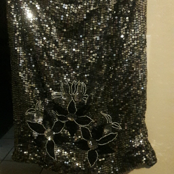 Dress - Picture 2 of 4