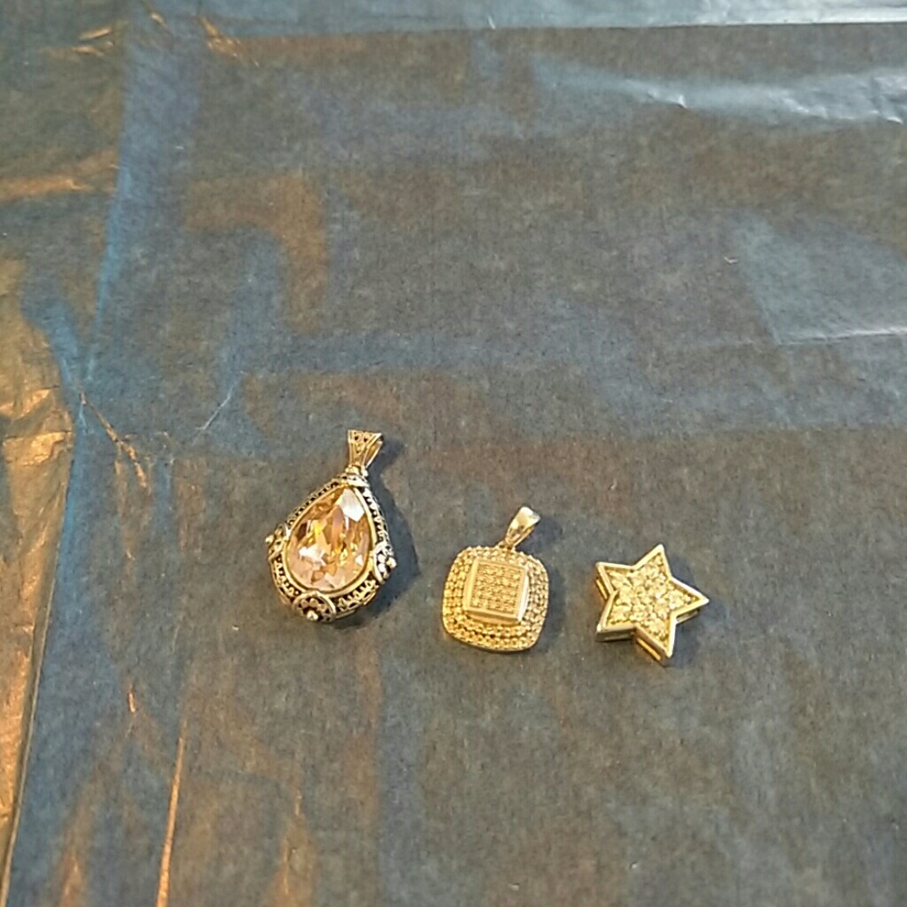 Pendants/charms