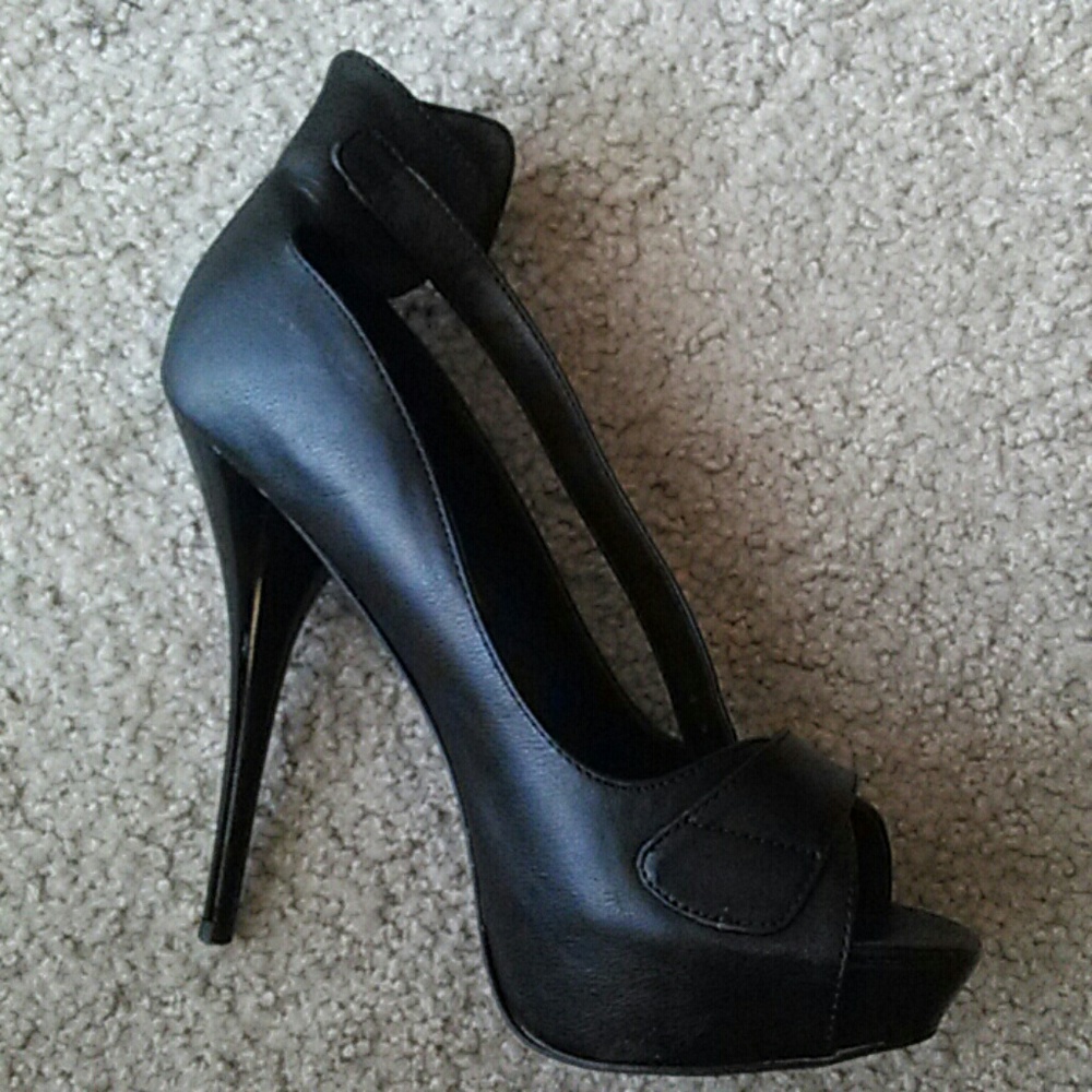 Shoes - Picture 3 of 6