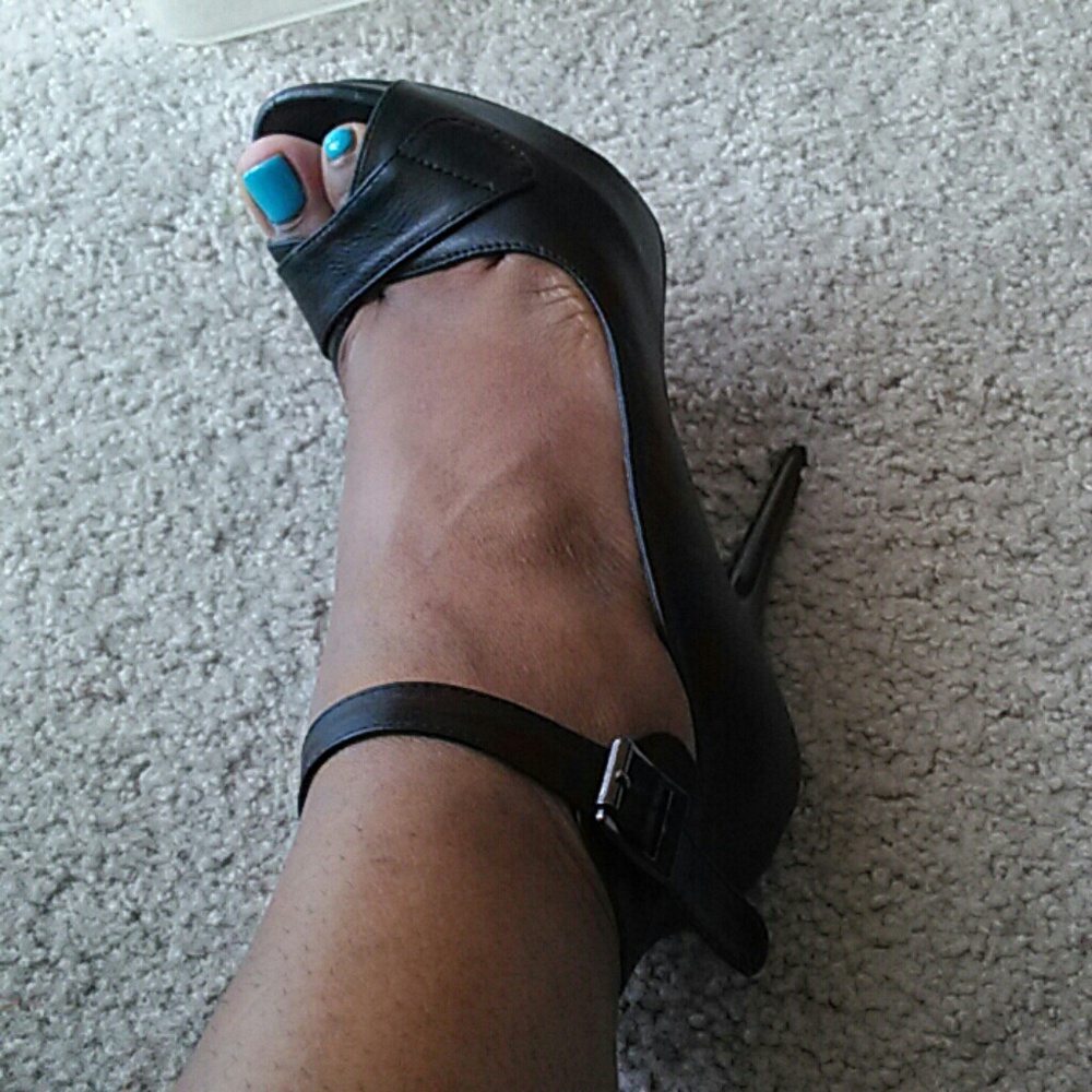 Shoes - Picture 4 of 6