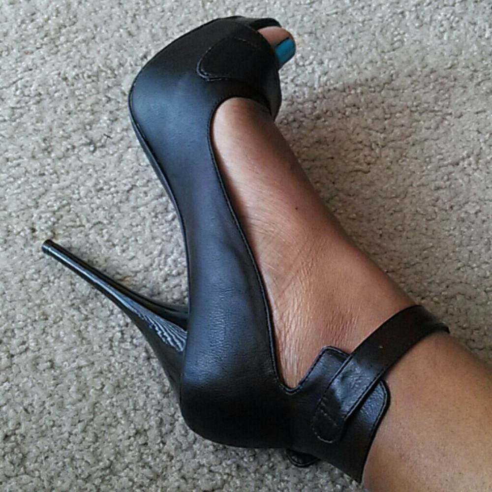 Shoes - Picture 5 of 6