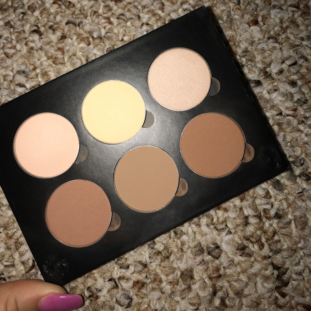 ⭐️MOVING SALE⭐️Anastasia Light Contour Palette