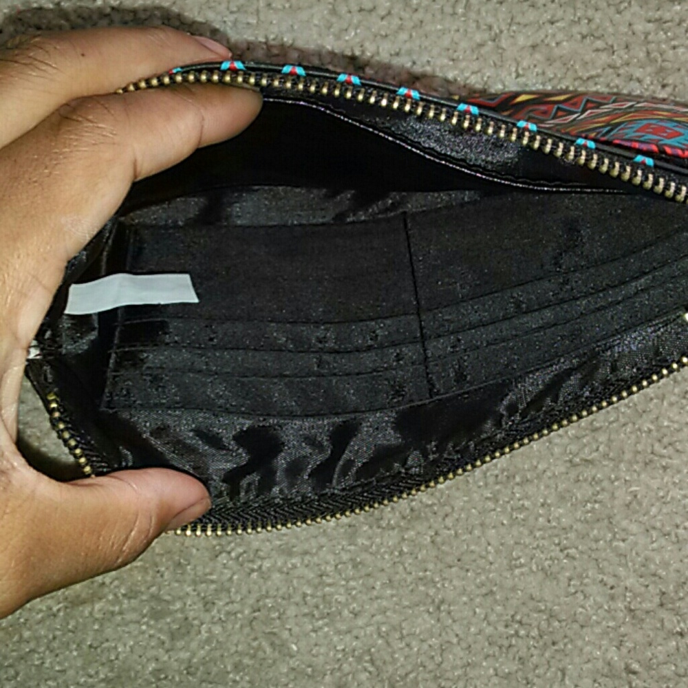 Clutch - Picture 3 of 3
