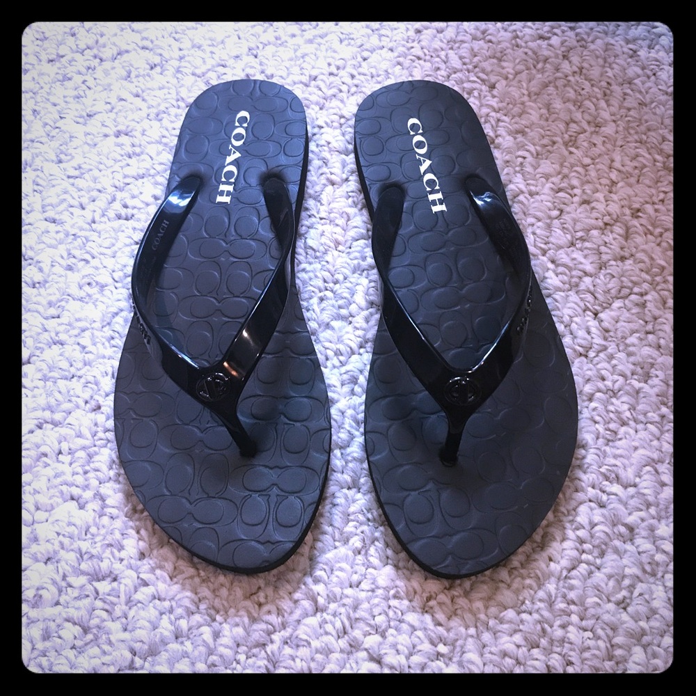 Coach flip flops size 7. NEVER WORN.
