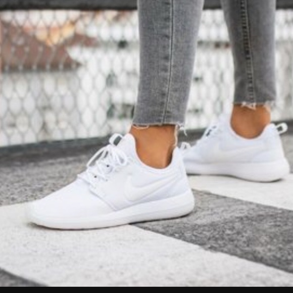 ⚡️NWT⚡️Nike Roshe 2 triple white - Picture 8 of 8