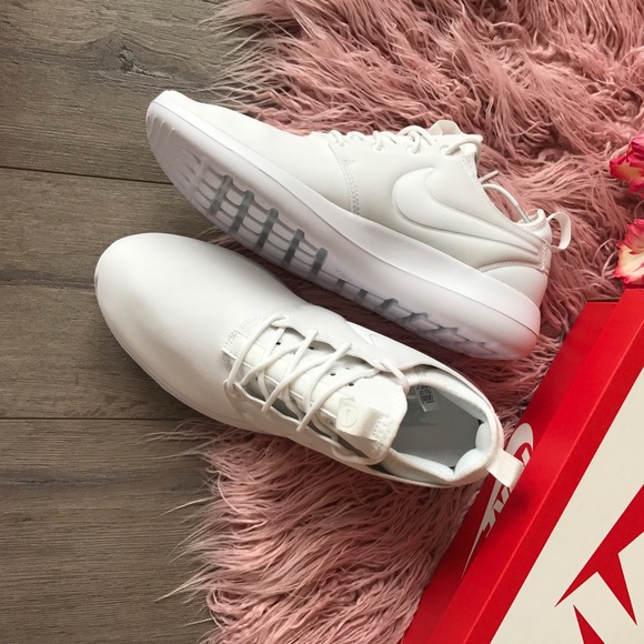 ⚡️NWT⚡️Nike Roshe 2 triple white - Picture 7 of 8