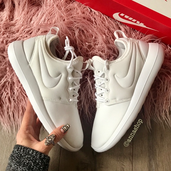 ⚡️NWT⚡️Nike Roshe 2 triple white - Picture 2 of 8