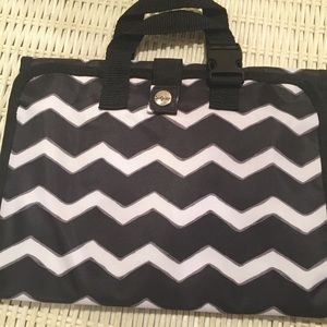 NWT-Thirty-one Timeless Beauty Bag- Black&white