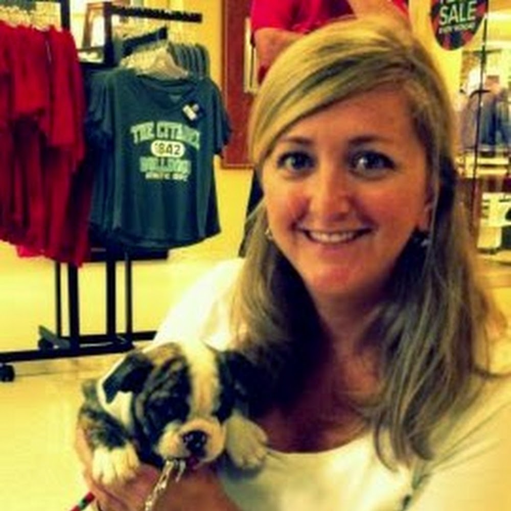 Meet your Posher, Elaine