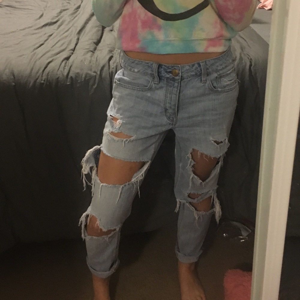 Light Wash American Eagle Boyfriend Jeans