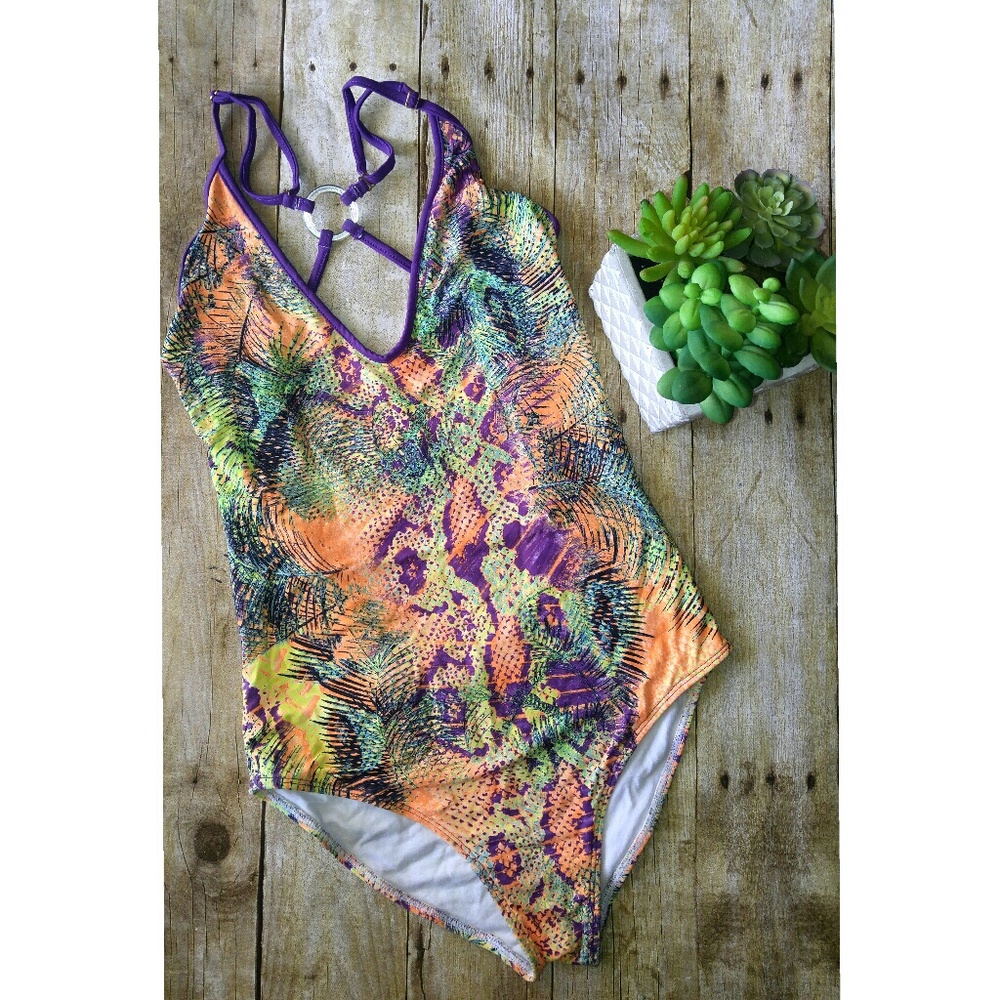 ✈️ NWT Eight Brazilian swim one piece