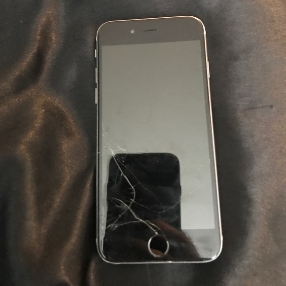 I phone 6s - Picture 1 of 2