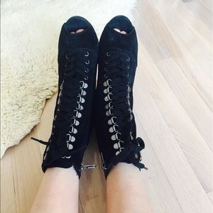 Sam Edelman Lace up suede ankle booties