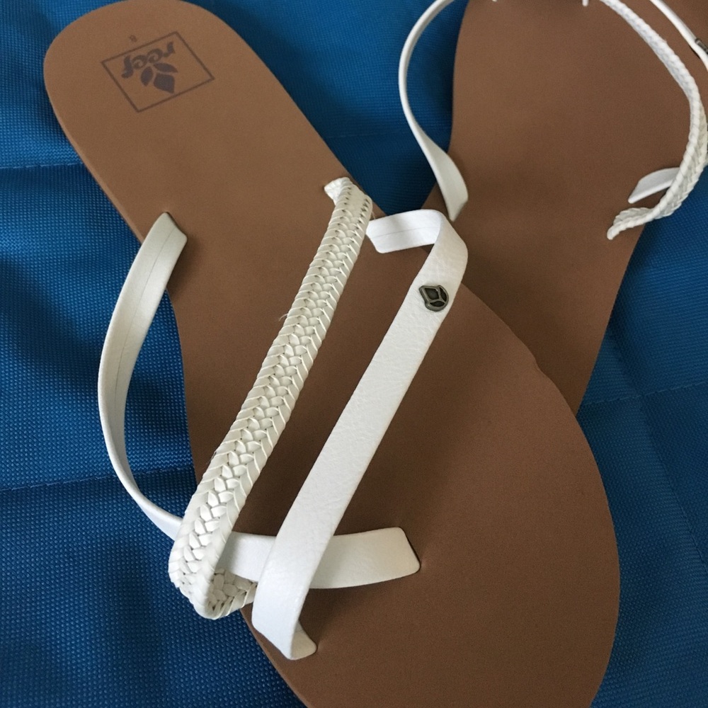 NWOT White Reef flip flops!