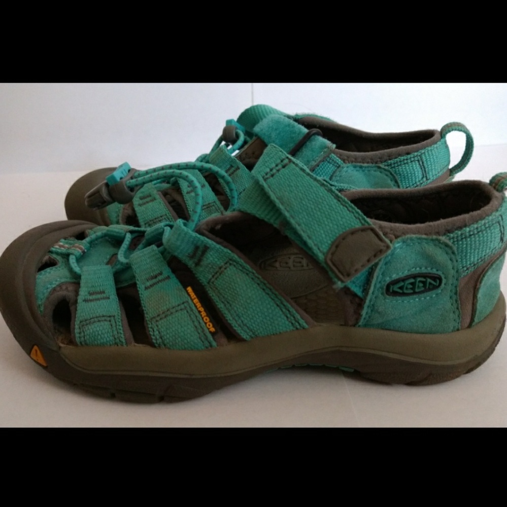 ‼️SALE Waterproof Keens