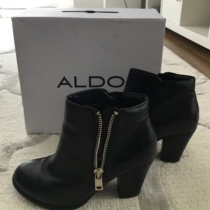 Black Aldo booties. EUC size 9