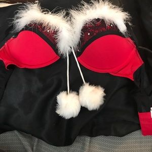 Mrs. clause bra