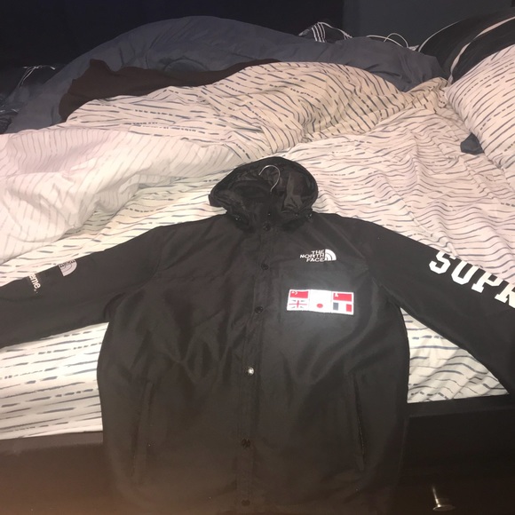Supreme x The North Face Jacket F/W 2016 - Picture 2 of 4
