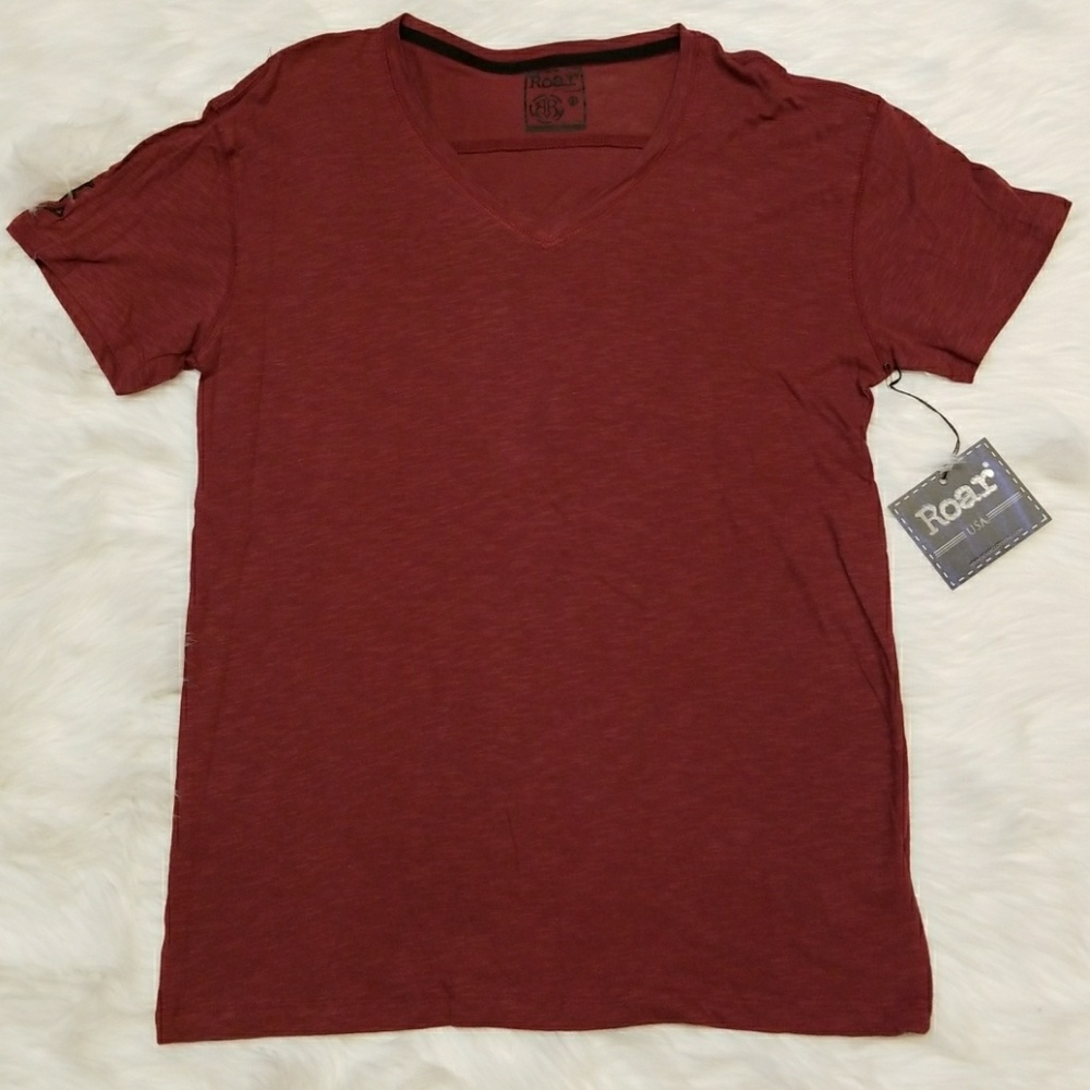 NWT! ROAR MENS FITTED "VINNY" TEE