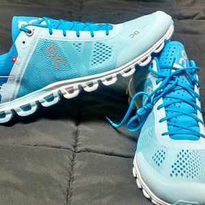 Women's 'On Cloud' athletic shoe