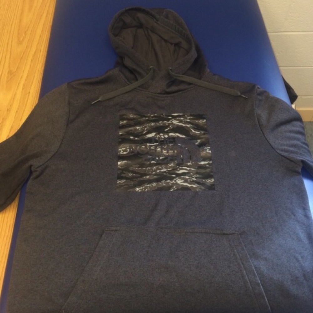 Men’s northface sweatshirt