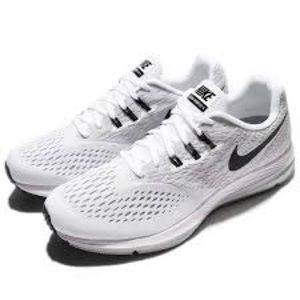 White Nike Zoom Winflo IV size 11