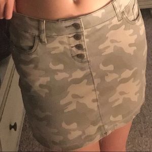 hollister camo skirt. BRAND NEW