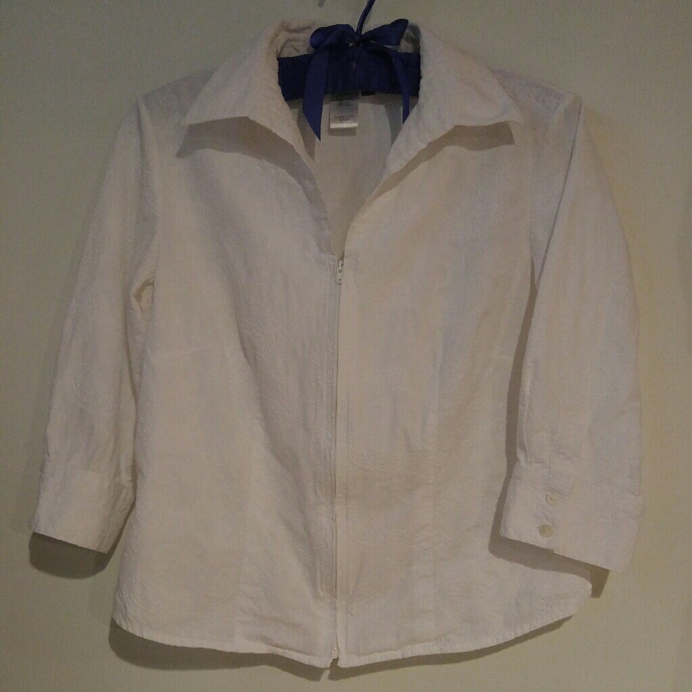 White blouse with stitching elements