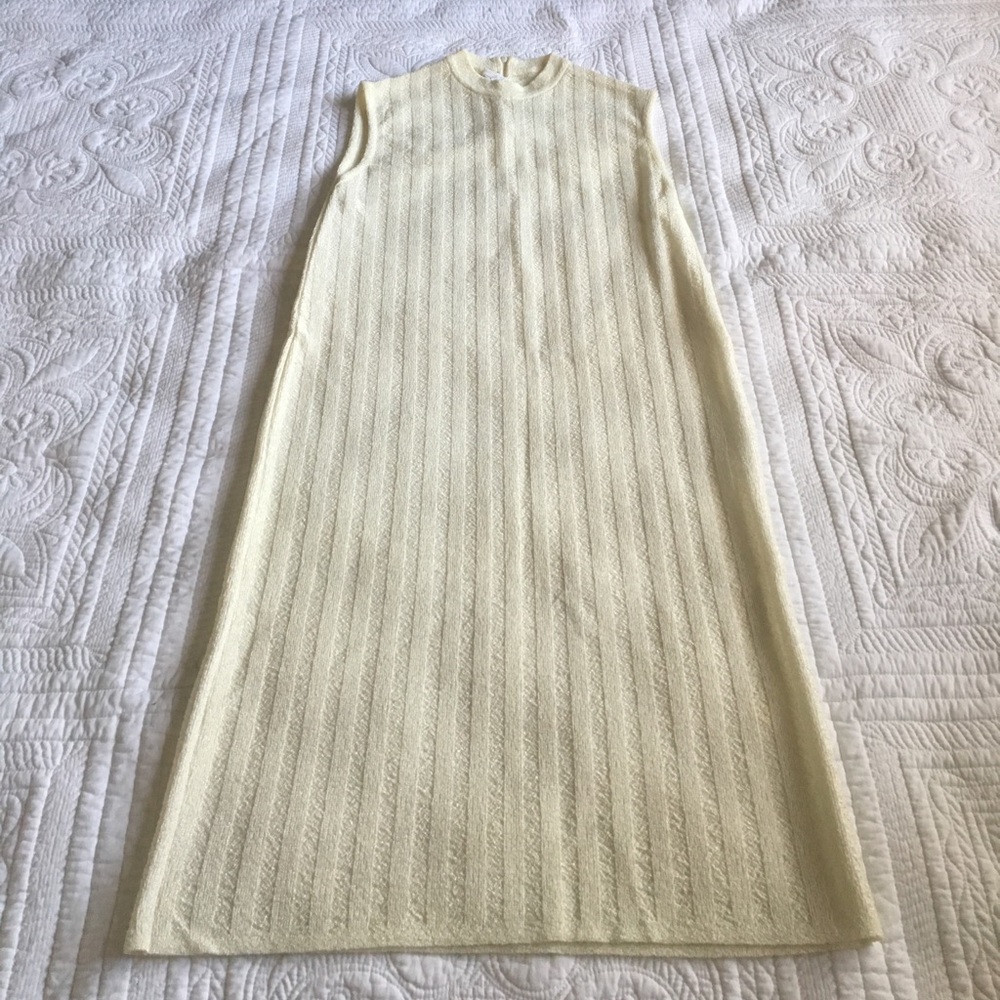 Sleek Vintage Dress - Picture 3 of 8