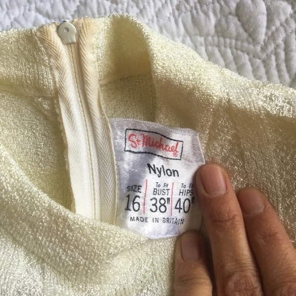 Sleek Vintage Dress - Picture 6 of 8