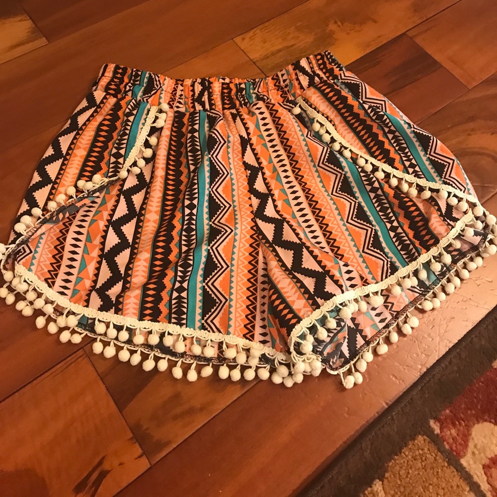Women’s comfy and dressy  multi colored shorts 💕
